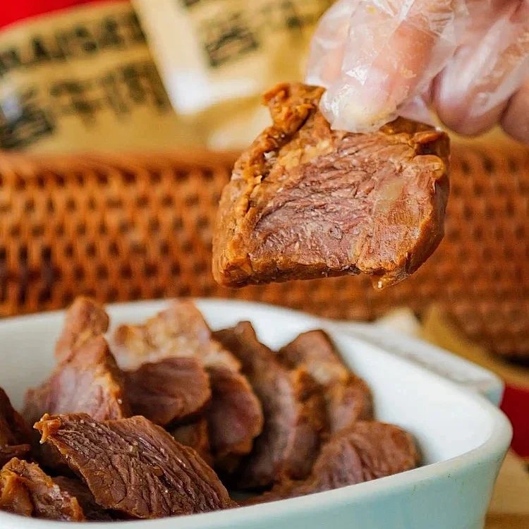 配料干净买3赠2，到手5袋，遇上牛五香酱牛肉 古法酱卤 老汤入味超14小时 开袋即食基地直邮