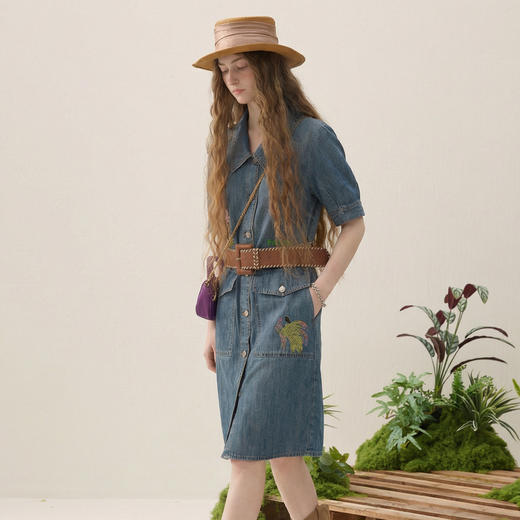 谜底牛仔连衣裙短袖女2025夏新款丹宁风翻领宽松直筒裙257ML7320 商品图1