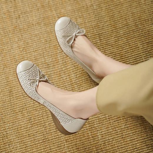 【预售5天】3.5CM小众时尚镂空气质单鞋2026春秋新款方头粗跟一脚蹬小皮鞋J&60915 商品图2
