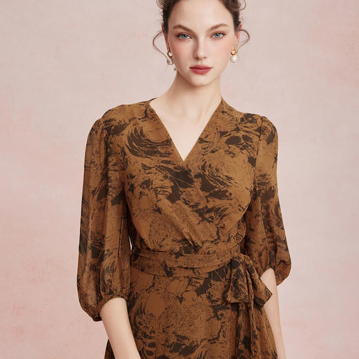 RF808斯尔丽26夏季新款水印印花裹裙式凉爽V领连衣裙 商品图9