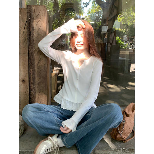 <曾小咸推荐>4.5现货秒杀 ！微信超特价！韩系花边下摆v领打底衫 日常139.99 立减80 秒杀59.99！！ 商品图3