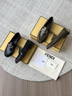 芬迪 非常经典的乐福鞋系列