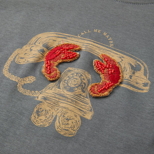 谜底复古刺绣印花T恤无袖2026夏季新品侧边褶皱显腰型女262MT0454 商品图3