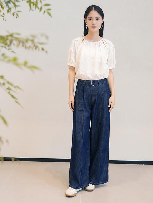 法式温柔风立体蝴蝶刺绣白衬衫女 圆领镂空泡泡袖宽松遮肉显瘦娃娃衫上衣 商品图1