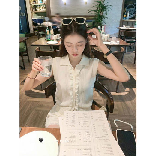 <曾小咸推荐>4.4现货秒杀 ！微信超特价！2色翻领针织背心 日常179.99 立减100 秒杀79.99！！2色花边半裙 日常139.99 立减80 秒杀59.99！！ 商品图1