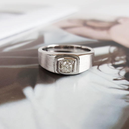 【天然正品】AU750白金简约时尚宽版0.195克拉钻石戒指15号（戒圈可改）110326TJ16 商品图4