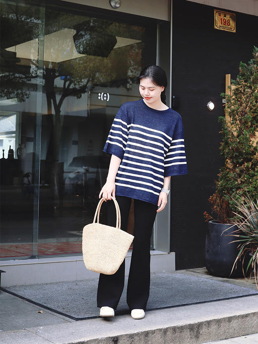 蓝白款预售7-10天，黑白款预售10-15天 【透气排汗 撞色条纹针织衫】宽松落肩版型遮肉显瘦 日本进口和纸纱抗皱免烫久穿不变形 商品图5