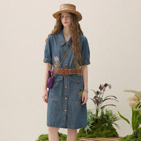 谜底牛仔连衣裙短袖女2025夏新款丹宁风翻领宽松直筒裙257ML7320