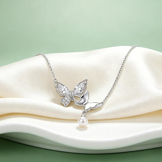 【宏艺珠宝】蝶舞清辉·银s925项链 商品图1