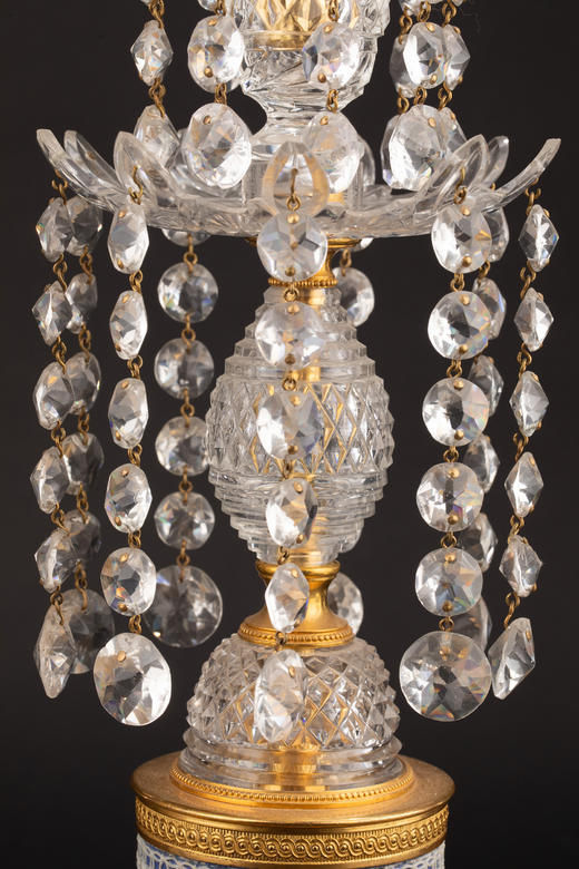 独角鹿西洋古董19世纪英国Wedgwood工坊出品铜鎏金精雕水晶垂饰蓝色浮雕陶瓷烛台一对 商品图4