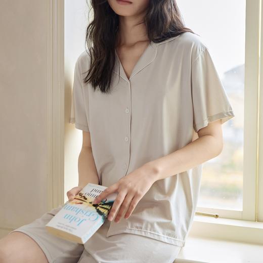 KEMU壳木蚕养·夏日家居服9831 面料柔软透气亲肤弹力奢华 宽松有度 显瘦藏肉 慵懒不邋遢 四色可选 商品图4