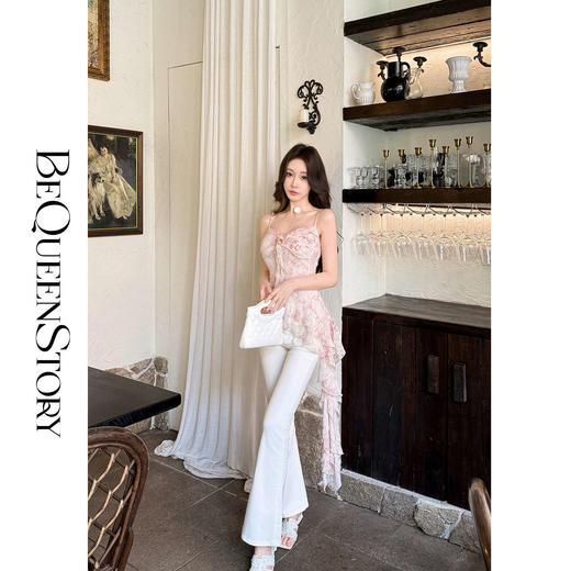 【孤品样衣，不退不换】【浮世浪漫】2025春季新款显瘦时髦气质不规则荷叶边吊带小衫 商品图3