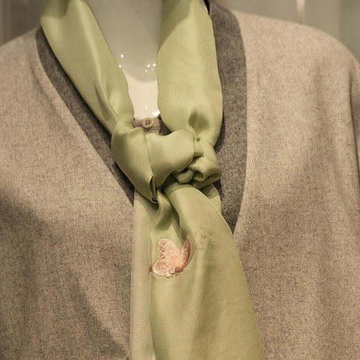 手工刺绣蝶舞天涯 斜纹真丝围巾 商品图5