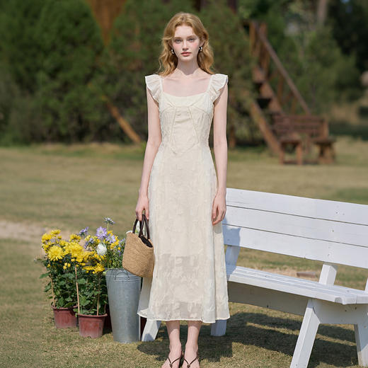 西遇法式方领连衣裙女2026夏新款收腰显瘦气质提花A字中长仙女裙E0060274 商品图0