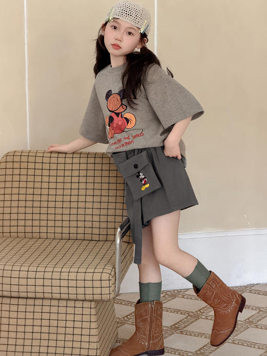 📣买一得三🕗️限时福利款「吉米故事▪韩系休闲风米奇短袖裙裤套装系列」谁能拒绝软萌又酷的"米奇"套装啊！✨定制复古雾面灰调T恤+工装裙裤的组合，把韩系松弛感焊在身上～ 商品图1