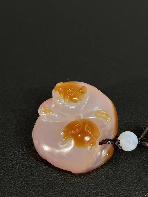 魚脑冻玛瑙巧色雕双獾吊坠，顺丰包邮 商品图12