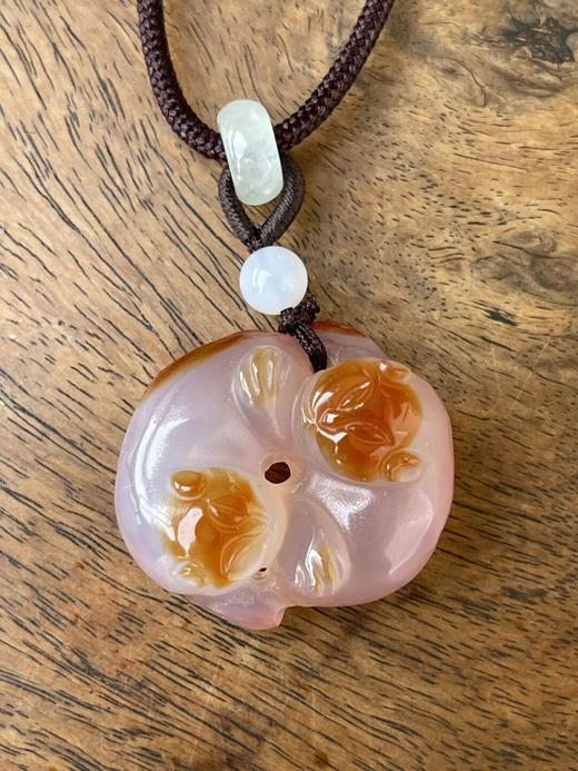 魚脑冻玛瑙巧色雕双獾吊坠，顺丰包邮 商品图11