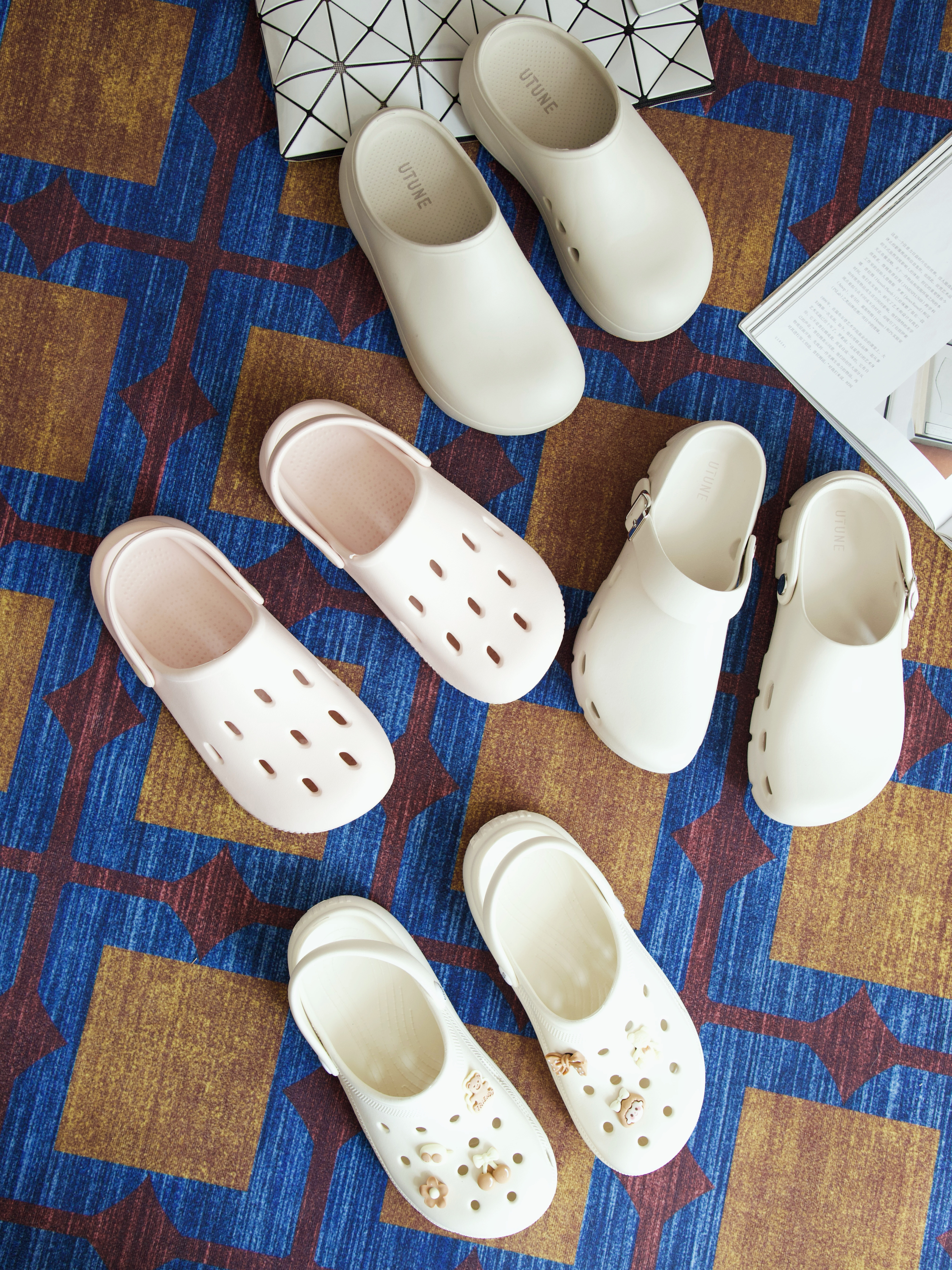 【水陆两穿 修饰腿型 百搭洞洞鞋】不磨脚不卡脚不闷脚 轻软舒适 静音设计 优雅低调 穿上秒变时髦精～