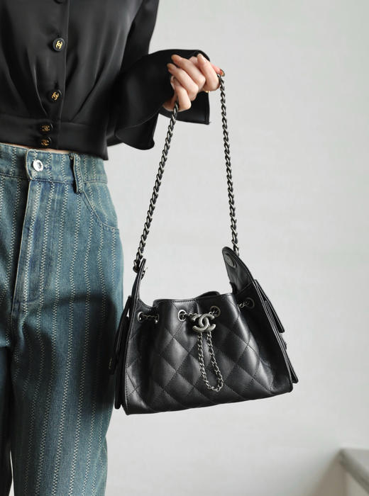 香奈儿 26C系列 𝟤𝟧𝖬𝗂𝗇𝗂𝖧𝖺𝗇𝖽𝖡𝖺𝗀球纹黑银 商品图9