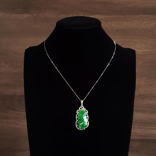 【天然正品】A货翡翠AU750收藏级白金豪镶钻镶天然细腻糯冰种满绿如意（万事如意）翡翠吊坠项链49.3*22.1*9.1MM（皆取最大值）250326NJM46 商品图8