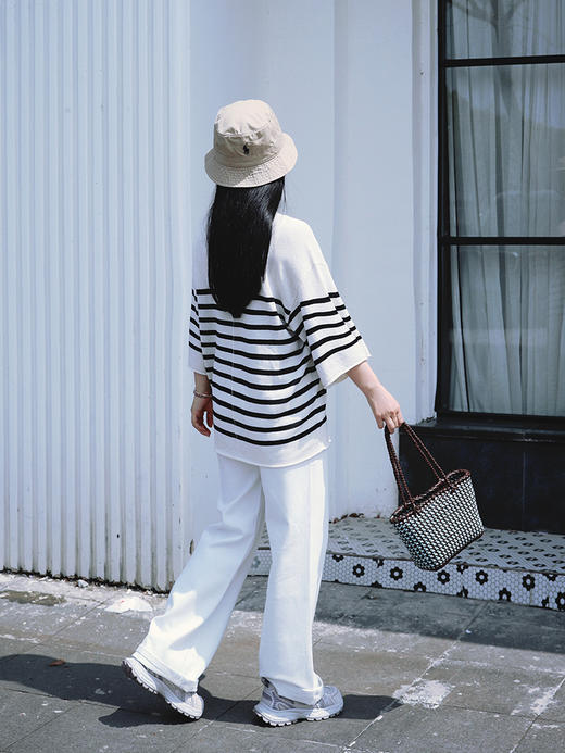 蓝白款预售7-10天，黑白款预售10-15天 【透气排汗 撞色条纹针织衫】宽松落肩版型遮肉显瘦 日本进口和纸纱抗皱免烫久穿不变形 商品图2