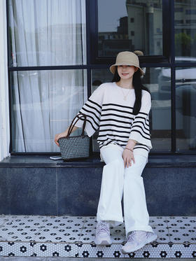 蓝白款预售7-10天，黑白款预售10-15天 【透气排汗 撞色条纹针织衫】宽松落肩版型遮肉显瘦 日本进口和纸纱抗皱免烫久穿不变形
