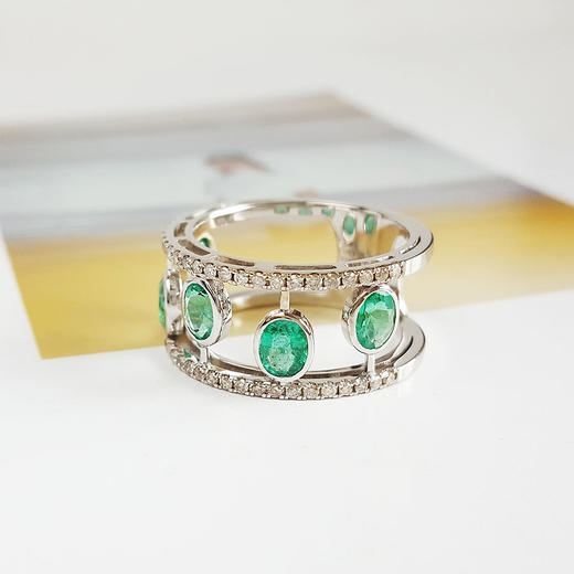 【天然正品】AU750白金镶钻群镶天然设计师款1.57克拉祖母绿戒指19号（皆取最大值）030426XY01 商品图3