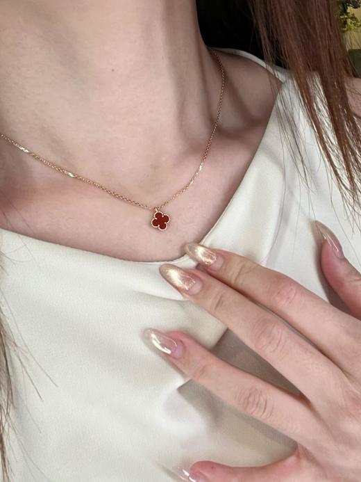 V金版【Z品定制级 1:1钢印 】VCA 梵克雅宝mini小号四叶草项链 红玉髓风水玄学 提升人脉 红色的四叶草是幸运 、财富的象征 气质与优雅，带上就摘不下来系列 商品图3