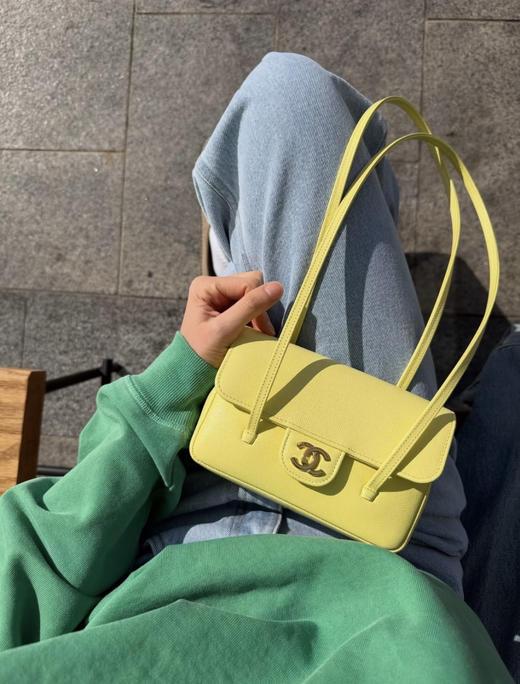 香奈儿 26P春夏 皮肩带𝖬𝗂𝗇𝗂手拿包 小鸡黄/淡灰色两色 商品图8