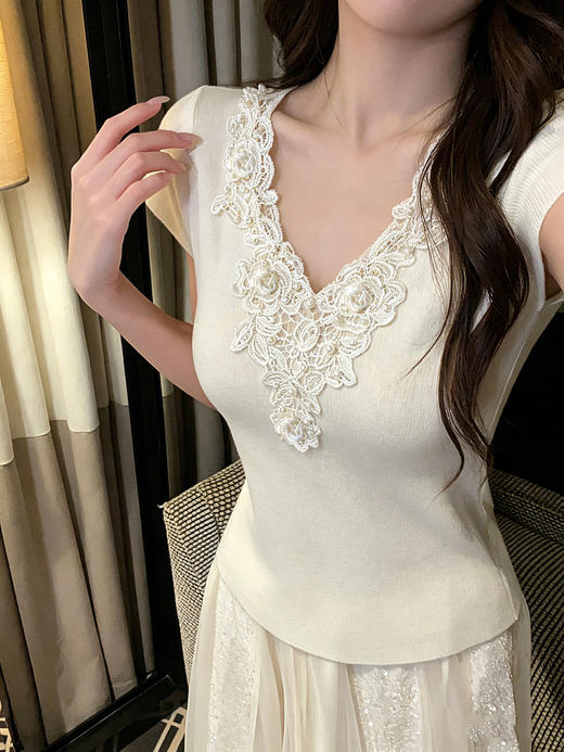 张心子【蕾丝物语】精致蕾丝花边针织衫女修身显瘦夏新款V领上衣 U2604012 商品图1