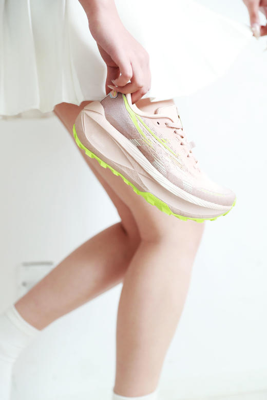 马拉松跑山鞋，颜值确实高。户外缓震提花网眼软支撑跑鞋E040458 商品图0