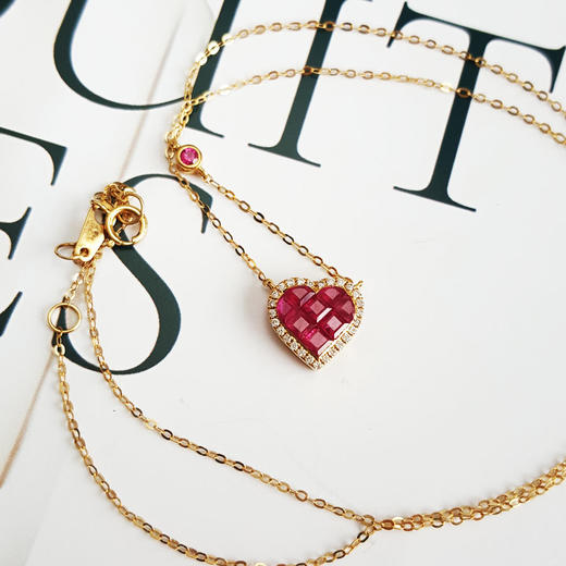 【天然正品】AU750黄金镶钻群镶天然简约心型0.767克拉红宝石吊坠项链 链长：44.5CM（长度可调节）030426XY02 商品图4
