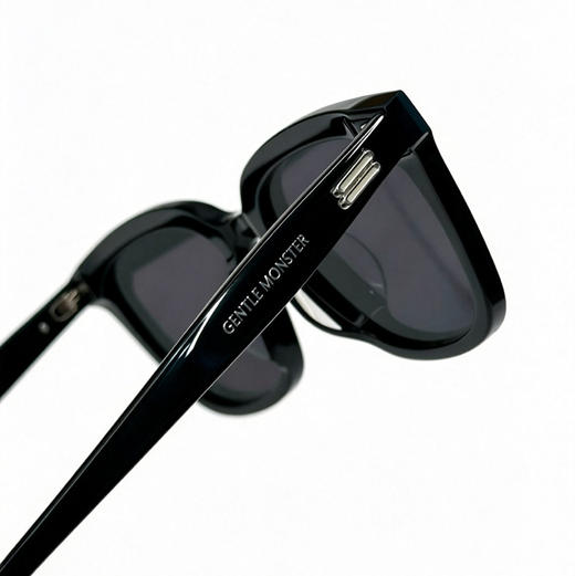 GM原单正品墨镜。
黑色 透灰 半透灰 三色现货！ 自己备注颜色 商品图7