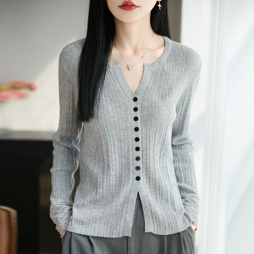 百媚生 V领针织衫女修身显瘦坑条开衫FA-895A-40 商品图3