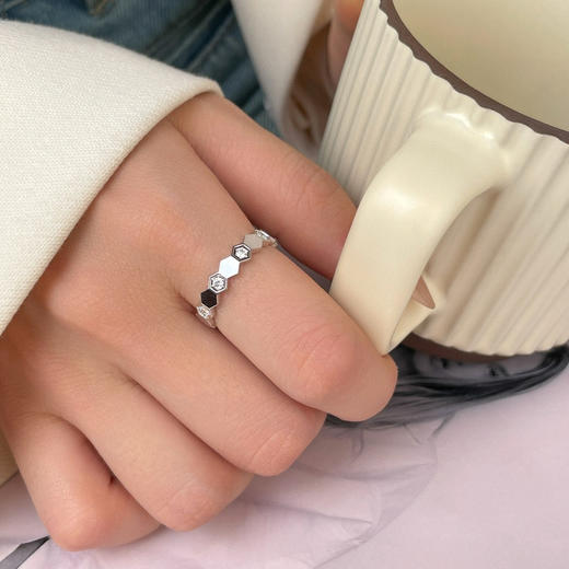 Bee My Love爱·巢系列宽式戒指 商品图2