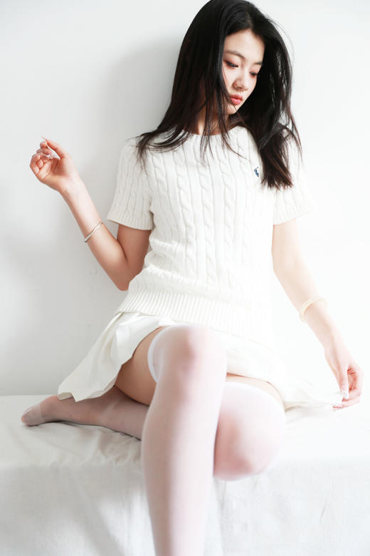 天生大美女，气质麻花针织衫。小标刺绣圆领短袖针织毛衣E040488 商品图0