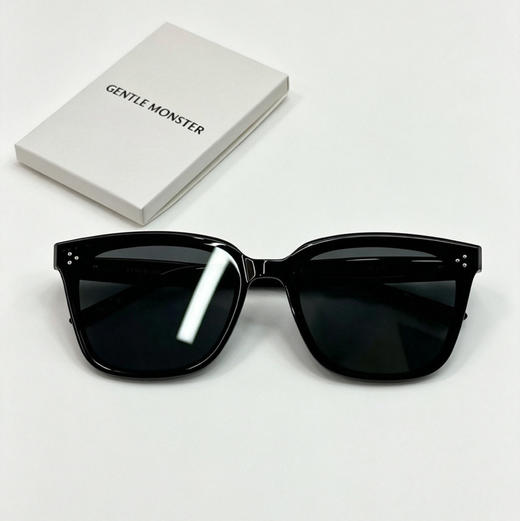 GM原单正品墨镜。
黑色 透灰 半透灰 三色现货！ 自己备注颜色 商品图6