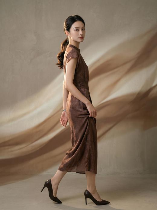 伯妮斯茵 | 小立领+连肩袖肌理几何提花 系带收腰高腰栗壳色直筒开叉中长裙SC2S59  优雅显瘦气质通勤百搭 商品图1