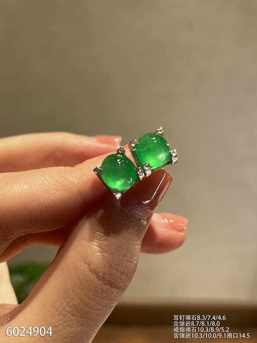 玻璃种阳绿蛋面套装【6024904】具体价格微信咨询 商品图2