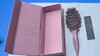 原单正品 KRRAMEL松塔猪鬃护发梳，一大一小两把
规格：樱花粉色
材料：HIPS高抗冲聚、尼龙、野猪鬃毛
尺寸：25cm，20cm 商品缩略图9