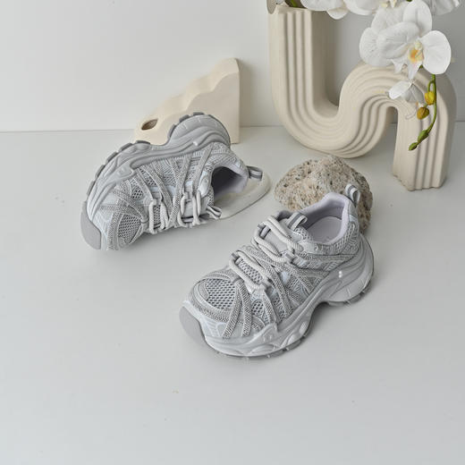 经典鲨2026年夏专柜新品韩版水钻透气潮酷跑步休闲老爹鞋女KW219-629081 商品图3