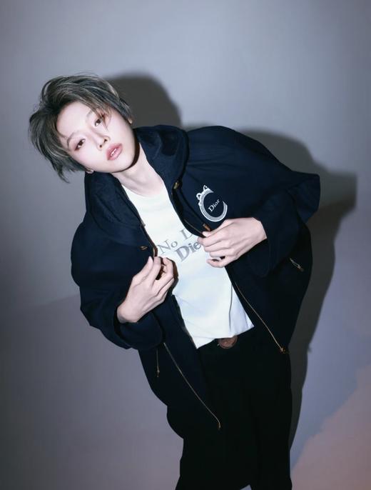 一店d 𝐃𝐢𝐨*𝐫 𝐬𝐬𝟐𝟔樶--新两大系列情侣tee❗️今年刚刚发售的新款
今日份的老钱风快乐 是🦅给的
 从骨子里就散发出一种独特的清贵气息 商品图4