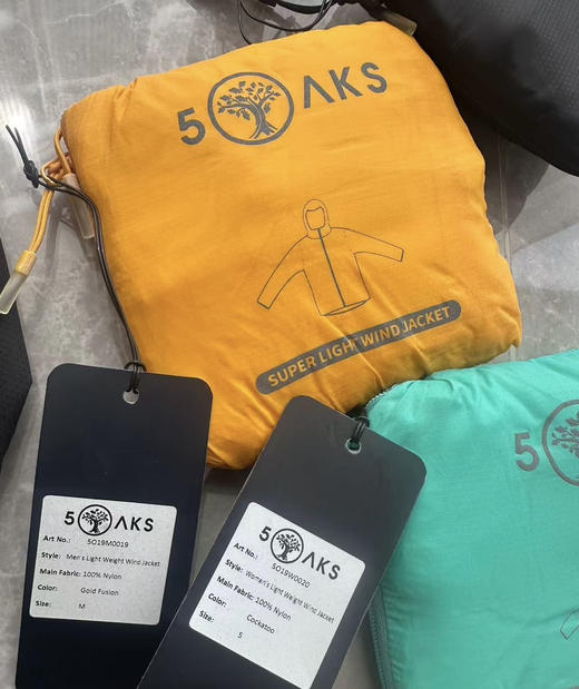 全新正品美单超轻量可折叠户外皮肤衣皮肤夹克
26年新款 单件均重110g超轻量皮肤夹克，黑色S-XXL 黄色M-XXL 商品图3