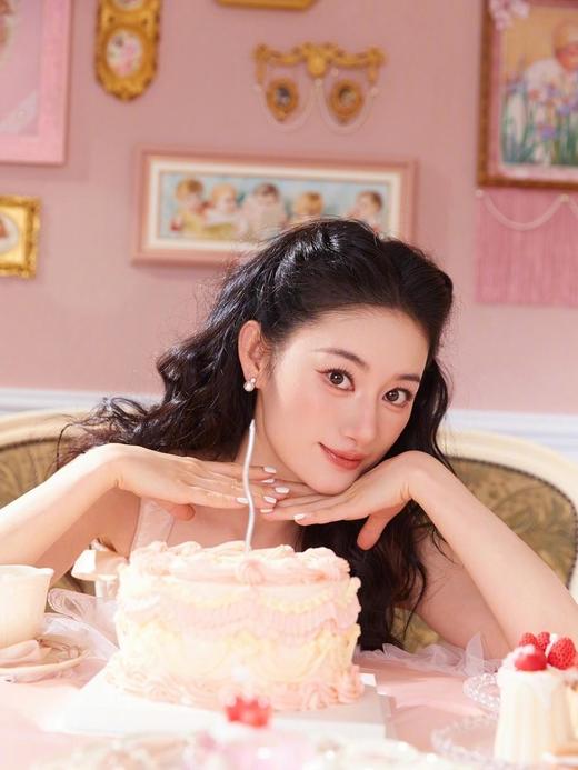 一店d 世纪经典款来给你们安排啦
戴安娜王妃、赵丽颖同款施华洛珍珠项链&耳钉 如果女人一生只能拥有一件珠宝首饰，那必定是珍珠 商品图1