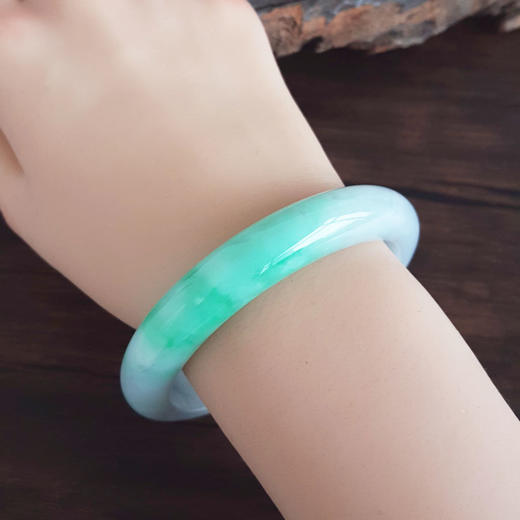 【天然正品】A货翡翠天然精品细腻无杂裂糯种飘阳绿59号翡翠手镯59.1MM 310326NJT19 商品图7
