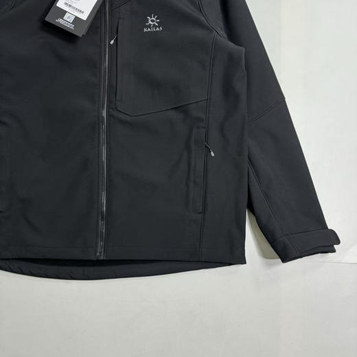 原单正品凯乐石TREKKING 徒步系列 

防风防泼、保暖、抗静电、立体裁剪

底面点贴导电丝摇粒绒，攻克静电难题，保暖更亲肤

尺码：S-XXL 商品图4