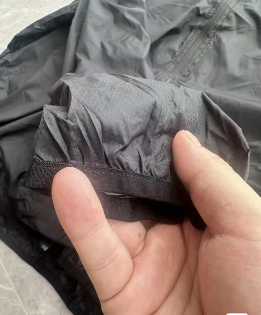 全新正品美单超轻量可折叠户外皮肤衣皮肤夹克
26年新款 单件均重110g超轻量皮肤夹克，黑色S-XXL 黄色M-XXL 商品图5