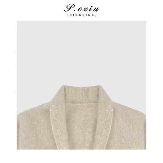 04-2潘依绣丁丁宠粉 干净优雅极简风软糯松弛感V领长袖针织开衫Q54214 商品图2