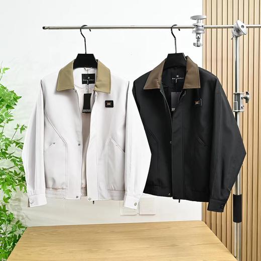 F040530春季新款男士休闲通勤铆钉口袋金属袖口按扣翻领夹克 商品图0