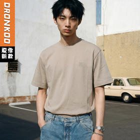 DRONKOO 2026 圆领左胸刺绣字母微阔短袖T恤